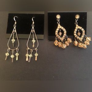 2 pairs of Earrings